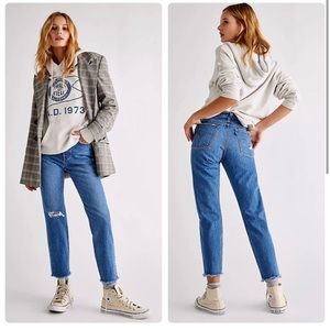 Levi's Wedgie Jeans High Rise Button Fly Tapered Leg Distressed Raw Hem Size 31